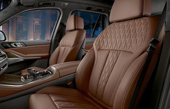 Detailed view of the 2021 BMW X5 seats