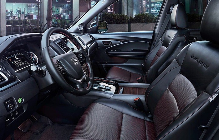 Honda Pilot interior view of technology