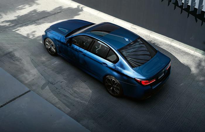 2022 bmw 5 series wallpaper